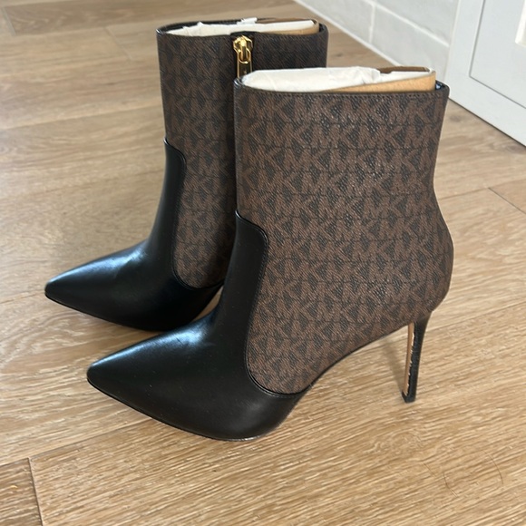 LMicheal Kors Rue Stiletto Booties SIZE 6 Womens - Picture 1 of 7